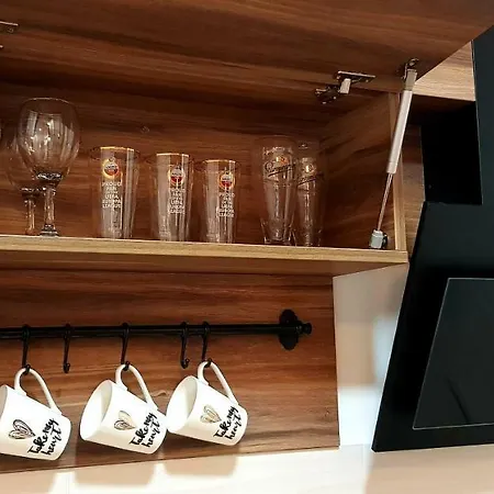 Uki-modern With Parking Apartamento *