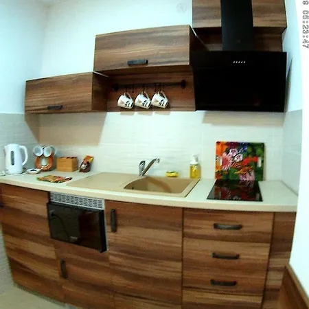 Uki-modern With Parking Apartamento